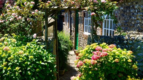 Le idee per realizzare un giardino accogliente e originale Realizzare un giardino